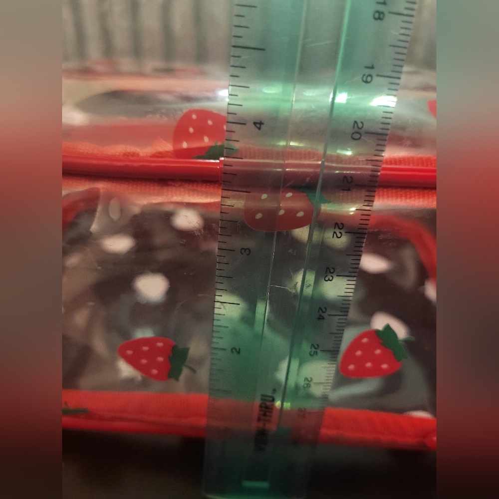 Small clear strawberry makeup bag - Picture 6 of 6